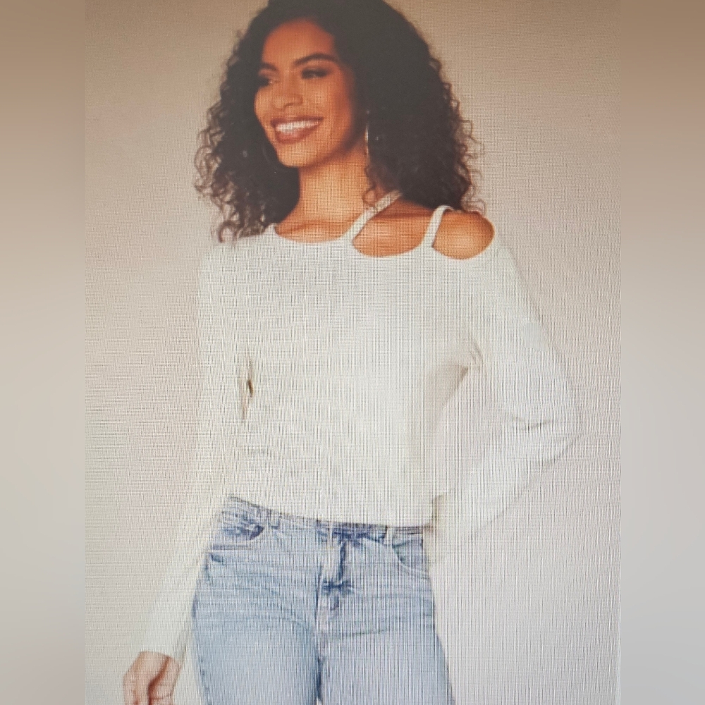 Demcracy Cream Ribbed Sweater with Shoulder Cutout